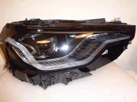 BMW 2 G42 pravý LED světlo adaptivní