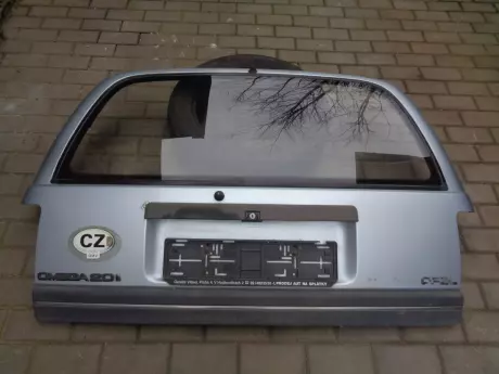 Opel omega A combi zadní víko